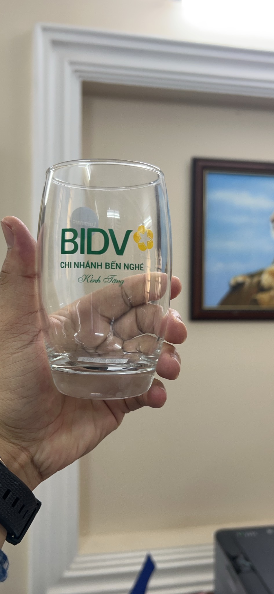 In logo lên thuỷ tinh