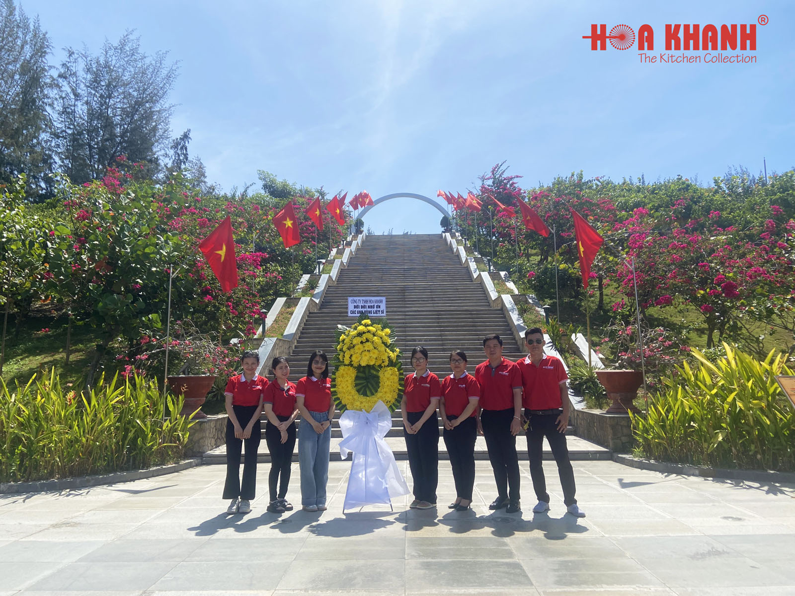 Dâng hương tại Gạc Ma